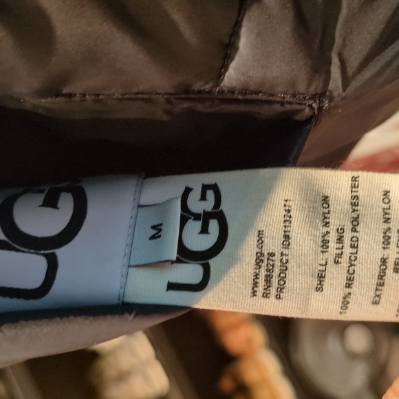 UGG oversized vest. SUPER Cute ! - Picture 8 of 8